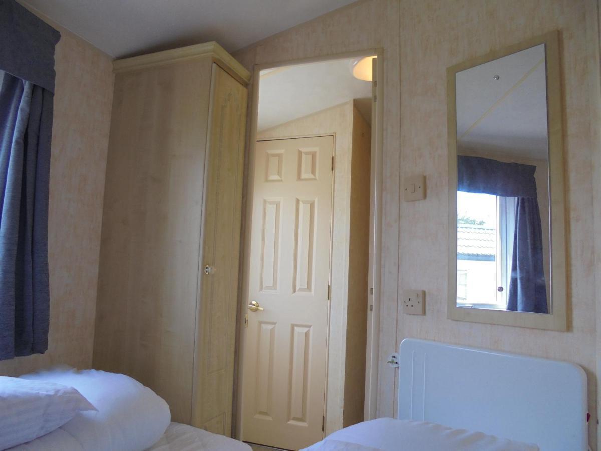 אינגולדמלס Waterside: Waterside Salisbury:- 6 Berth Large Wrap Around Veranda מראה חיצוני תמונה